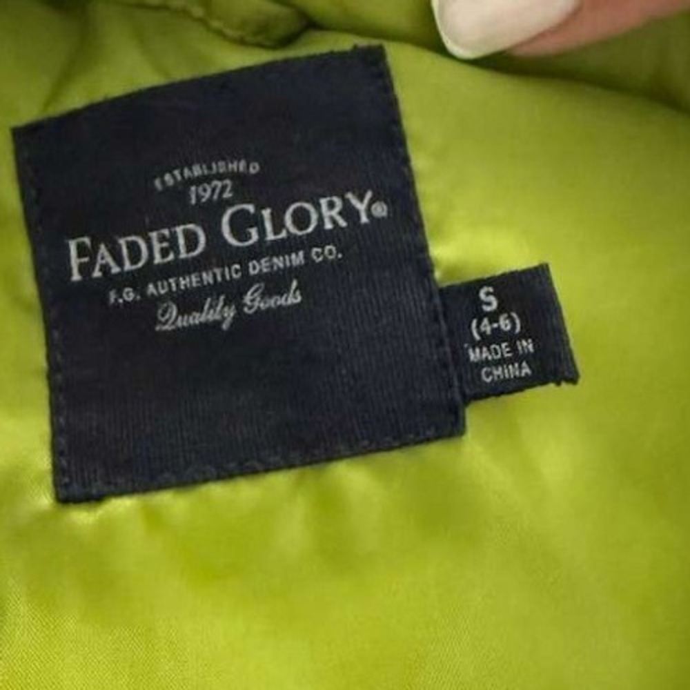 Faded Glory Women's Bright Green Puffer Vest Size S Shiny Quilted Zip Pockets - Picture 2 of 10